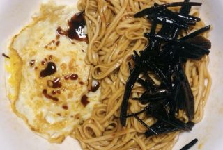 Noodles Mixed with Shallots, Oil and Soy Sauc